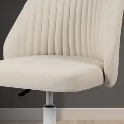 Silla de oficina ergonómica con ruedas, tapizada en textil resistente y confortable, diseñada para trabajar con comodidad y estilo en cualquier espacio de trabajo.