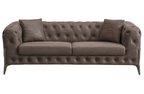 Sofá Chester de 3 plazas de Artisa, tapizado en tejido de alta calidad, disponible en cuatro colores. Diseño clásico con capitoné y una excelente relación calidad-precio.