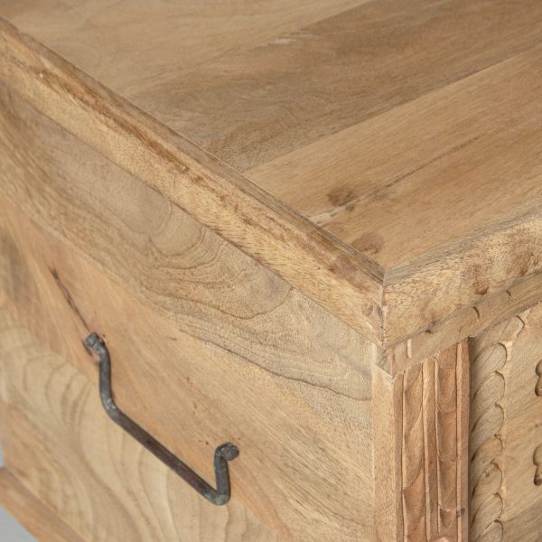 Arcón madera tallado patas madera