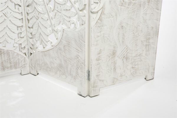 Biombo Blanco tallado con un diseño elegante. Perfecto para crear contrastes y dividir ambientes.