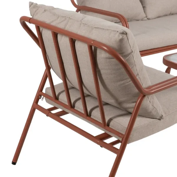 Conjunto de jardín artesanal compuesto por un sofá, dos sillas y una mesa. Fabricado con materiales resistentes y diseño moderno en tonos neutros, perfecto para crear un espacio acogedor y elegante en tu terraza o jardín. Ideal para disfrutar de momentos al aire libre con estilo y confort.