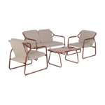 Conjunto de jardín artesanal compuesto por un sofá, dos sillas y una mesa. Fabricado con materiales resistentes y diseño moderno en tonos neutros, perfecto para crear un espacio acogedor y elegante en tu terraza o jardín. Ideal para disfrutar de momentos al aire libre con estilo y confort.