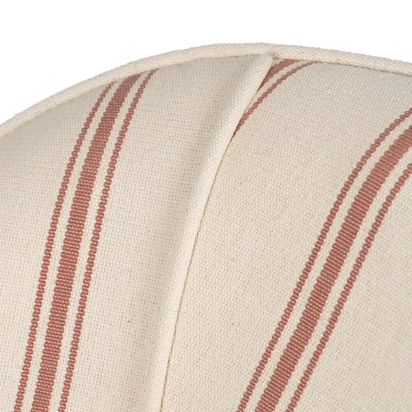 Butaca Artisa disponible en dos elegantes versiones: terracota con rayas y verde con rayas. Su diseño atemporal, combinado con patas de madera de caucho, la convierte en una pieza versátil y acogedora para cualquier espacio. Ideal para añadir calidez y personalidad a tu hogar.