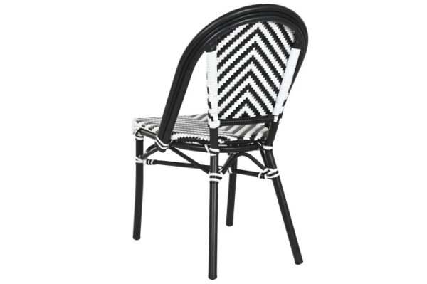 Vista trasera de la silla con respaldo de ratán sintético en negro y blanco.