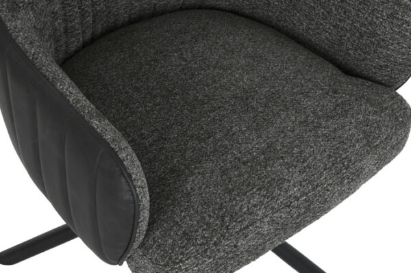 Primer plano del asiento acolchado de poliéster PU en gris