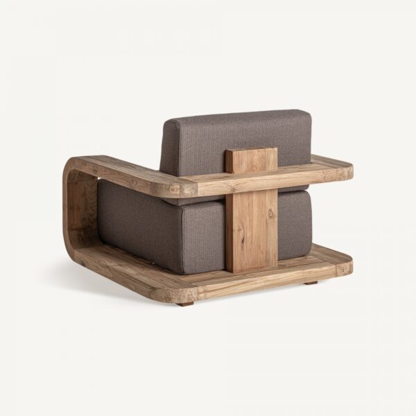 Descubre la colección Corba de Artisa x Vical, una línea de muebles premium que combina elegancia y confort. Compuesta por sillón, sofá, tumbona y mesa de centro, esta colección destaca por su diseño cómodo y materiales de alta calidad. Ideal para crear espacios