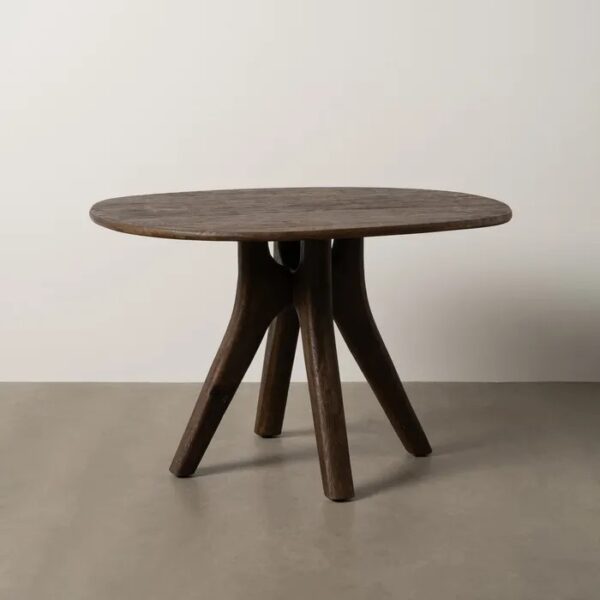 Mesa marrón de madera de mango con varias patas, vista en ángulo