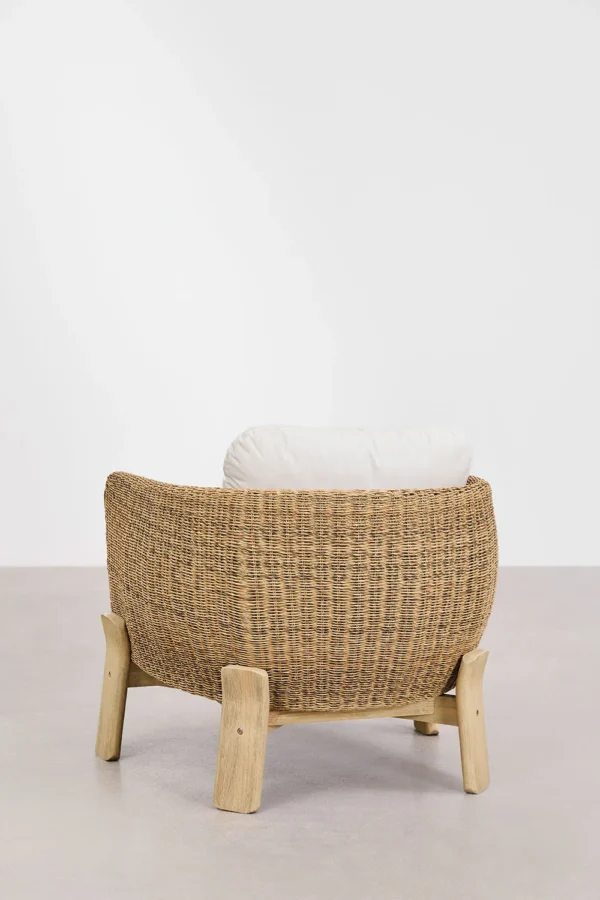 Descubra el conjunto de jardín Leilan de Artisa, compuesto por dos sillones y una mesa de centro en madera de acacia y ratán. Un diseño atemporal que aporta calidez y confort a tus espacios exteriores. ¡Haz de tu terraza o jardín un rincón exclusivo con Artisa!