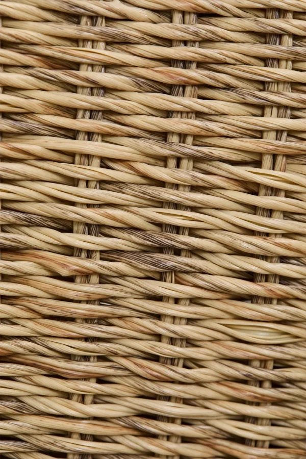 Descubra el conjunto de jardín Leilan de Artisa, compuesto por dos sillones y una mesa de centro en madera de acacia y ratán. Un diseño atemporal que aporta calidez y confort a tus espacios exteriores. ¡Haz de tu terraza o jardín un rincón exclusivo con Artisa!