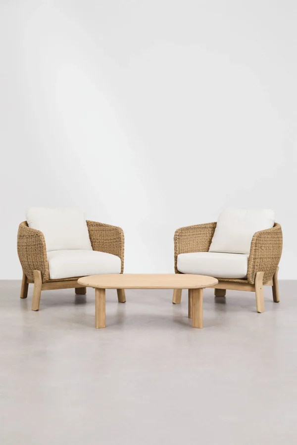 Descubra el conjunto de jardín Leilan de Artisa, compuesto por dos sillones y una mesa de centro en madera de acacia y ratán. Un diseño atemporal que aporta calidez y confort a tus espacios exteriores. ¡Haz de tu terraza o jardín un rincón exclusivo con Artisa!