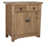 Aparador de madera natural de olmo disponible en Artisa, con diseño rústico y acabados envejecidos que aportan calidez y personalidad a cualquier espacio.