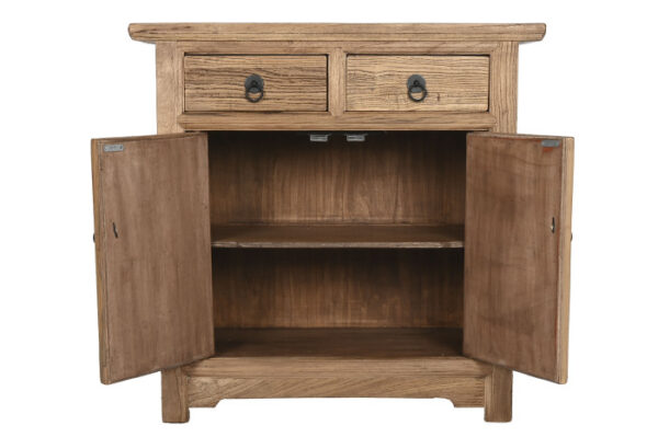 Aparador de madera natural de olmo disponible en Artisa, con diseño rústico y acabados envejecidos que aportan calidez y personalidad a cualquier espacio.
