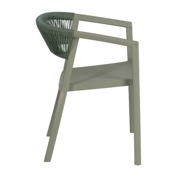 Silla de polipropileno con respaldo trenzado en cuerda, diseño original y moderno, disponible en varios colores en Artisa.