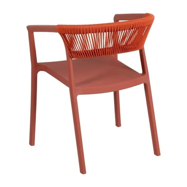 Silla de polipropileno con respaldo trenzado en cuerda, diseño original y moderno, disponible en varios colores en Artisa.