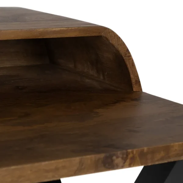 Mesa de escritorio de madera natural con patas metálicas negras, estilo industrial moderno, disponible en Artisa.