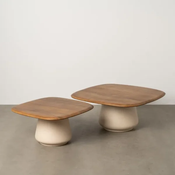 Set de mesa de centro de Artisa con diseño elegante, estructura de metal y acabado en piedra natural.