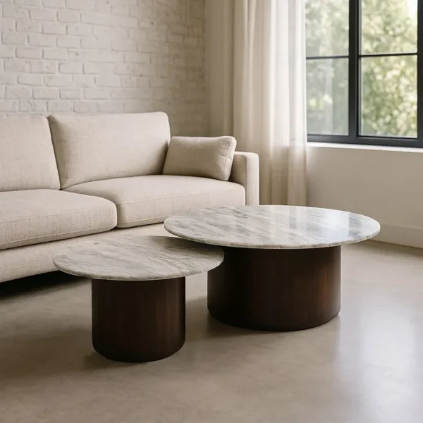 Set de mesa de centro de Artisa con diseño elegante, estructura de metal y acabado en piedra natural.