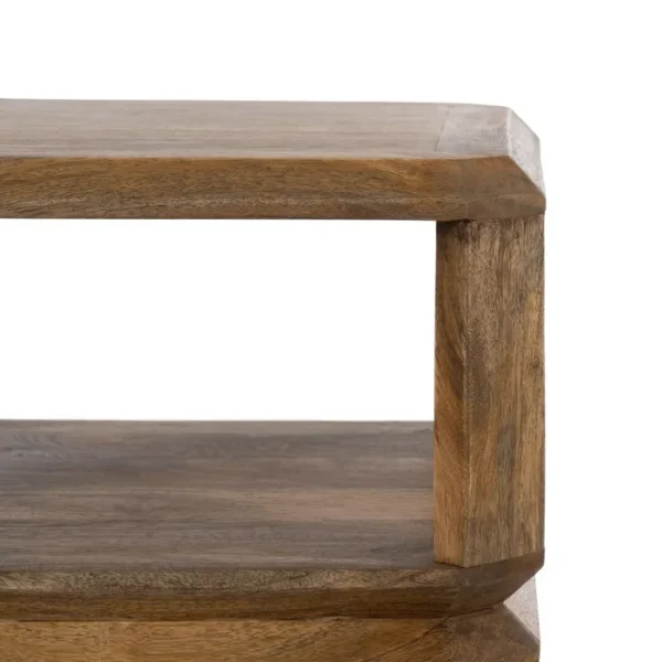 Mesa auxiliar de madera natural con diseño geométrico y acabado artesanal, disponible en Artisa