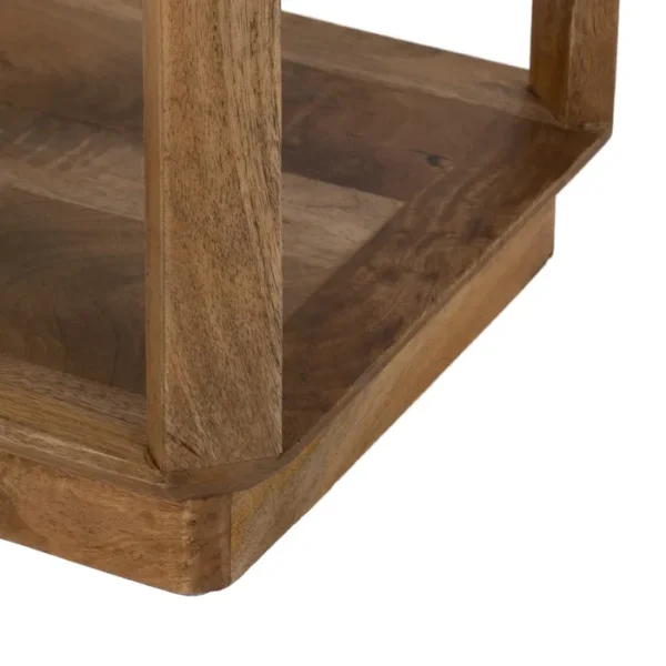 Mesa auxiliar de madera natural con diseño geométrico y acabado artesanal, disponible en Artisa