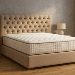 Colchón Flex Infinity Multi sobre cama beige, cabecero capitoné y pared efecto granito