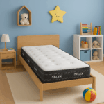 Colchón Flex Nube Junior B sobre cama de madera en habitación infantil azul con peluches y juguetes