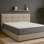 Colchón Flex WBx 500 sobre cama tapizada beige en habitación moderna con pared gris y madera