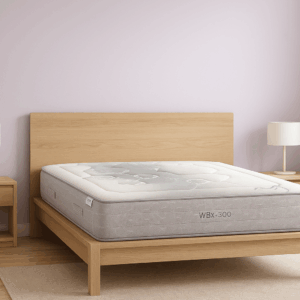 Colchón Flex WBx 300 sobre cama de madera con cabecero plano en habitación color lila