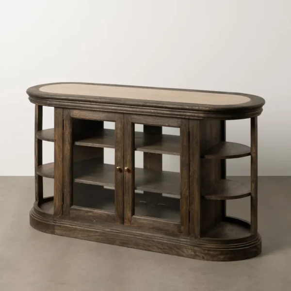 Isla de cocina de madera oscura con encimera de piedra natural, estantes laterales y vitrina central, estilo rústico disponible en Artisa.