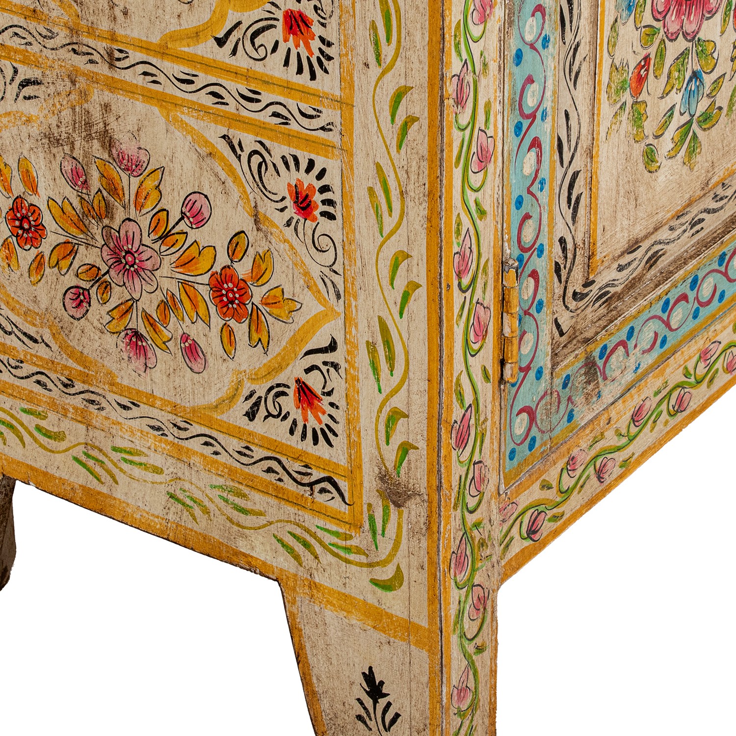 mueble recibidor de estilo artesanal, una pieza única que enamora por sus colores, detalles florales pintados a mano