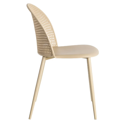 Silla color caqui de polipropileno con respaldo calado y patas metálicas beige sobre fondo blanco
