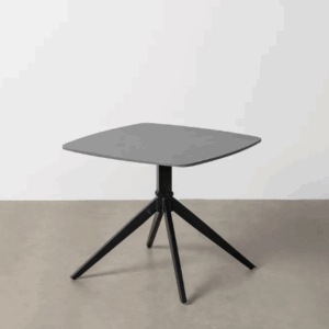 Mesa de centro cuadrada con sobre de piedra sinterizada efecto mármol negro y patas metálicas negras