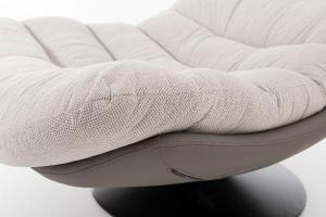 Sillón giratorio moderno de Artisa, tapizado en tejido suave y disponible en varios colores. Diseño ergonómico y elegante ideal para cualquier espacio del hogar.
