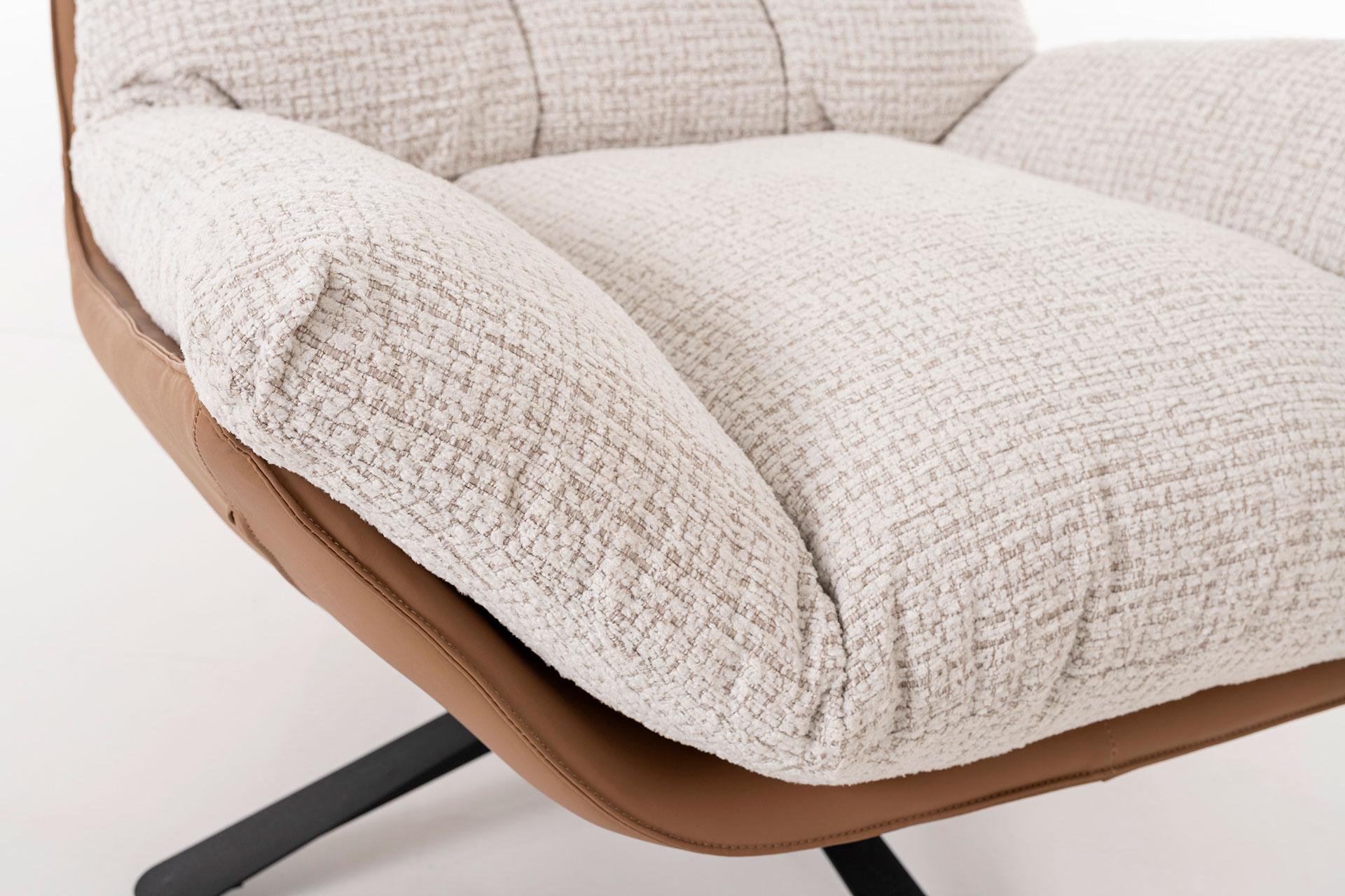 illón giratorio moderno de Artisa, tapizado en tejido suave y disponible en varios colores. Diseño ergonómico y elegante ideal para cualquier espacio del hogar.