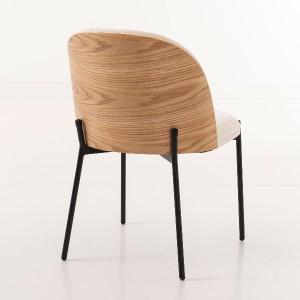 La silla moderna de Artisa destaca por su diseño actual y confort envolvente. Su respaldo curvado tapizado y su estructura metálica crean un equilibrio perfecto entre estilo y funcionalidad.
