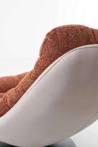 Sillón giratorio moderno de Artisa, tapizado en tejido suave y disponible en varios colores. Diseño ergonómico y elegante ideal para cualquier espacio del hogar.