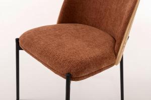 La silla moderna de Artisa destaca por su diseño actual y confort envolvente. Su respaldo curvado tapizado y su estructura metálica crean un equilibrio perfecto entre estilo y funcionalidad.