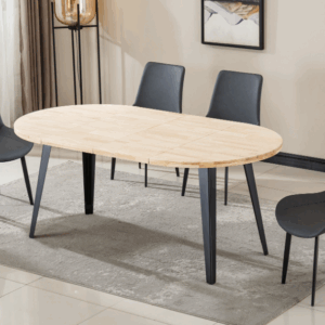 Mesa comedor BERG-E en roble nordish con sillas negras en comedor moderno.