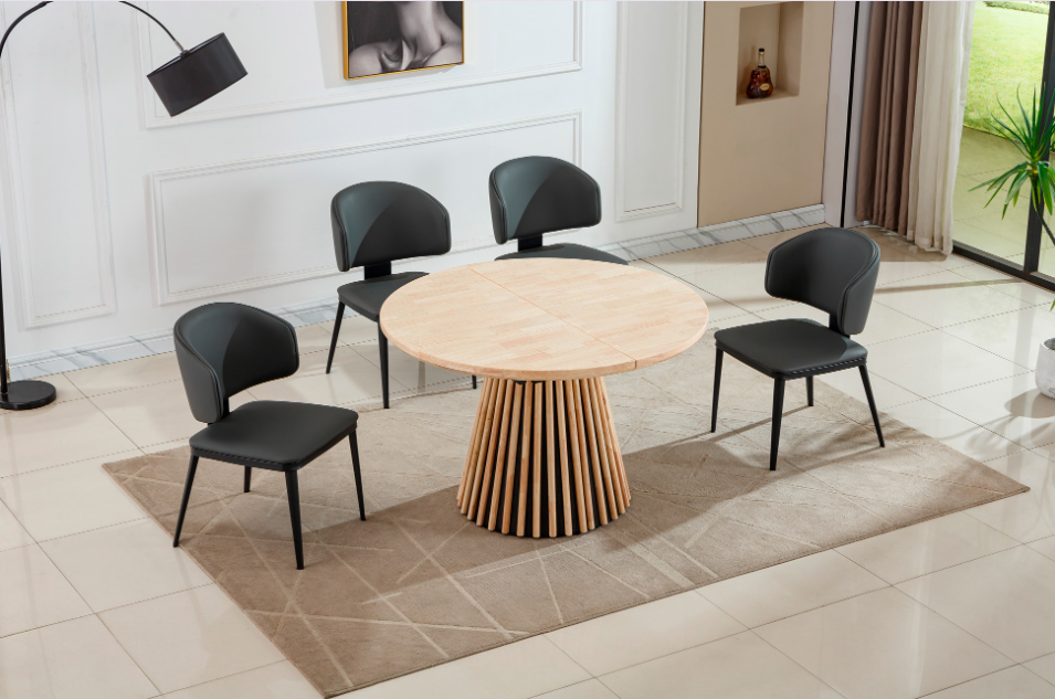 Mesa comedor extensible Grove en roble nordish con base negra, en comedor de estilo moderno.