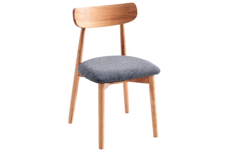 Silla tapizada gris con patas y respaldo en madera natural