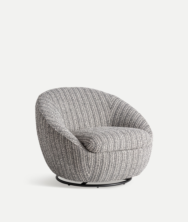 La elección de una pieza tan importante como el sillón puede cambiar por completo el clima y ambiente de una estancia. Si quieres cambiar de aires y colmar de armonía y equilibrio tu salón, dormitorio y sala de lectura no puedes dejar escapar este sillón giratorio BUBU. En tu tienda de muebles preferida ARTISA de camino a tu hogar.