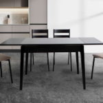 Mesa 320-C con encimera de cristal negro y patas metálicas negras