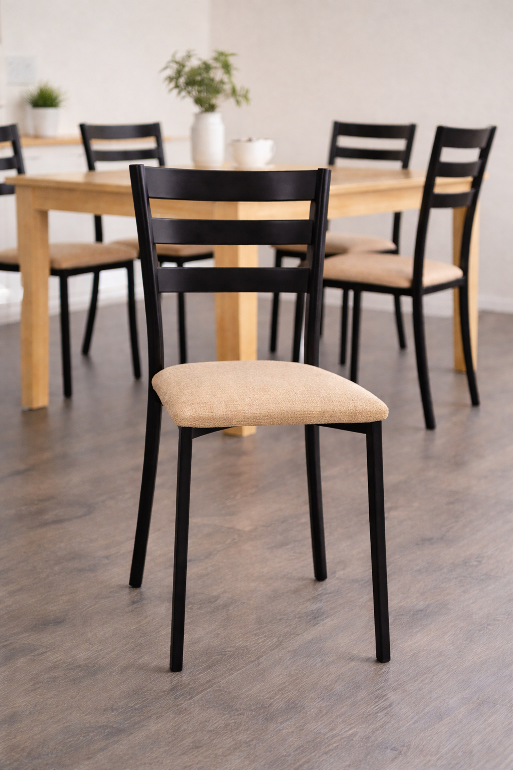 Silla metalica con asientos talizados disponibles en varios acabados