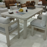 Set de comedor de aluminio en ambiente exterior jardín o terraza