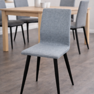 Silla con un amplio surtido de tapizados y disponible con 3 colores de patas metalicas