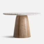 La mesa de comedor Lautrec de KODU fusiona materiales naturales con un diseño nórdico elegante.