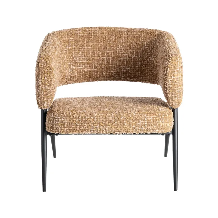 Butaca de diseño moderno tapizada en tela texturizada color mostaza ideal para salón, dormitorio o rincón de lectura