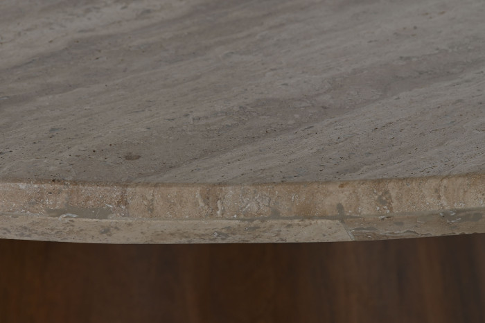 Mesa redonda de comedor con sobre de mármol y pata central en madera de mango disponible en Artisa muebles