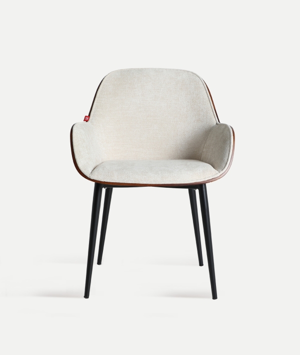 Diseño que abraza, confort que se nota y materiales que marcan la diferencia. Tu silla perfecta en Artisa, de camino a tu hogar