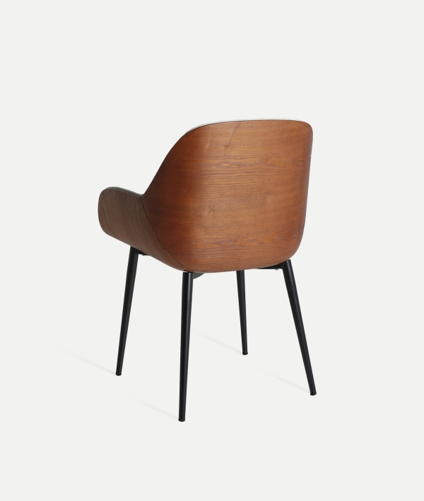 Diseño que abraza, confort que se nota y materiales que marcan la diferencia. Tu silla perfecta en Artisa, de camino a tu hogar