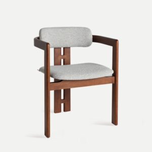 silla-comedor-en-madera-con-reposabrazos-marron